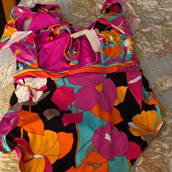 Trina Turk multicolored Gemini ruffle swimsuit size 14 - Picture 3 of 7